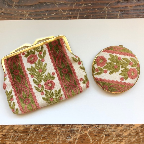 Neiman Marcus Handbags - Vintage Neiman Marcus clutch and mirror set